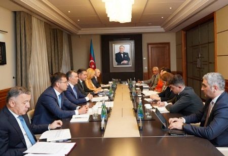 Azerbaijan, Australia Development Bank Discuss Cooperation Ties